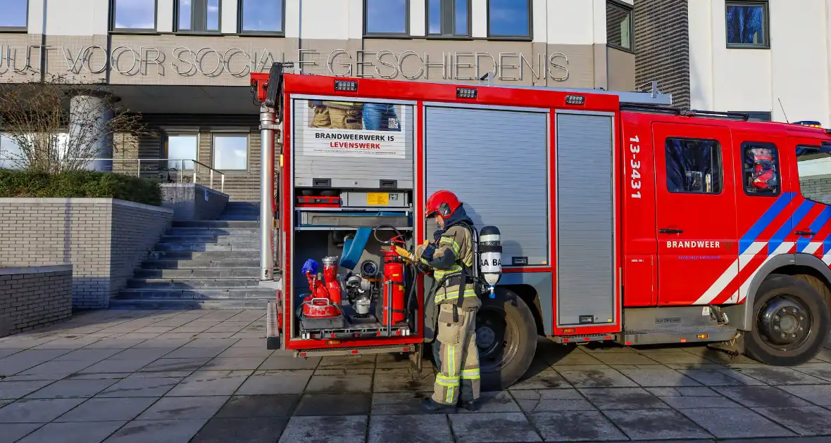 Monteur blust brand zelf tijdens werkzaamheden - Foto 1