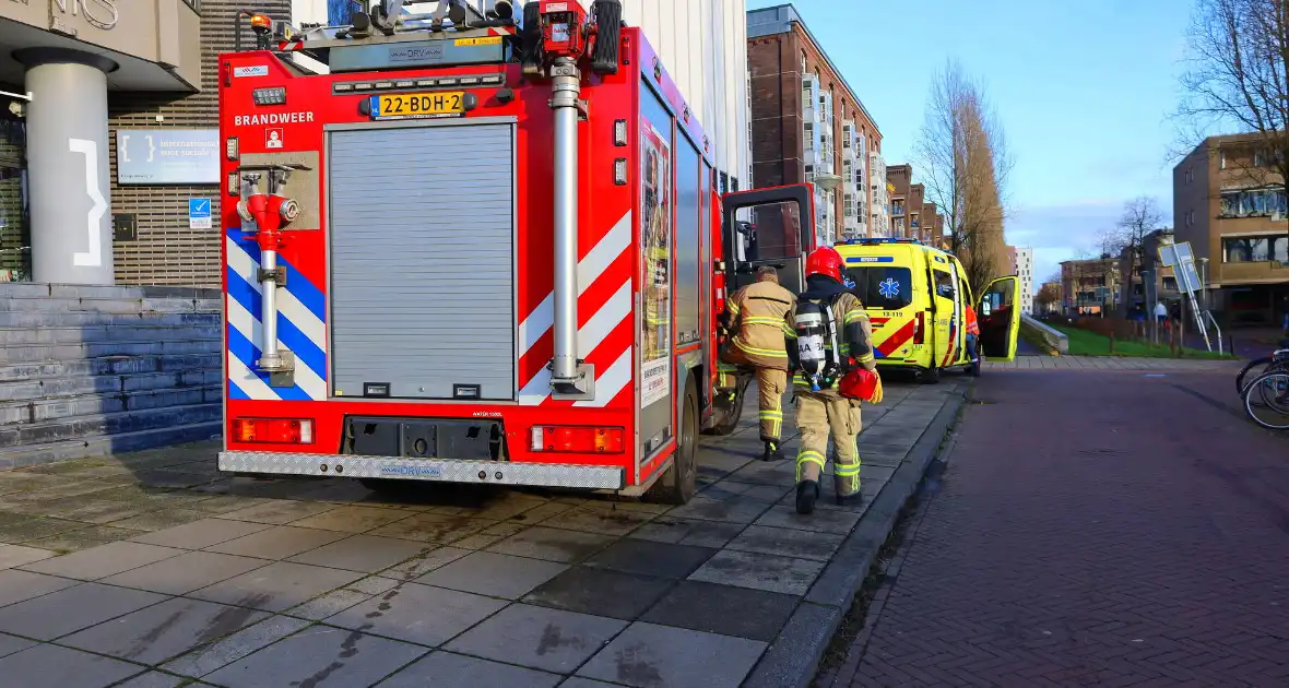 Monteur blust brand zelf tijdens werkzaamheden - Foto 5