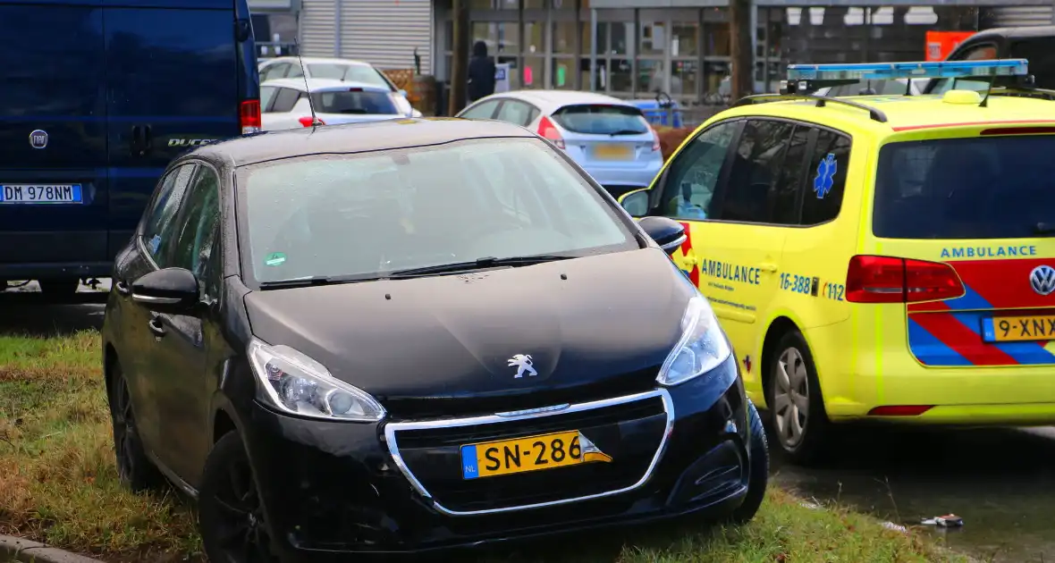 Personenwagen en bakfiets betrokken bij ongeval - Foto 2