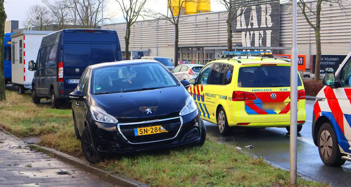 Personenwagen en bakfiets betrokken bij ongeval - Foto 6