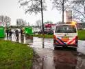 Brandweer onderzoekt rook in elektrische auto