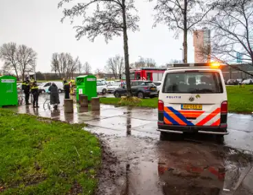 Brandweer onderzoekt rook in elektrische auto