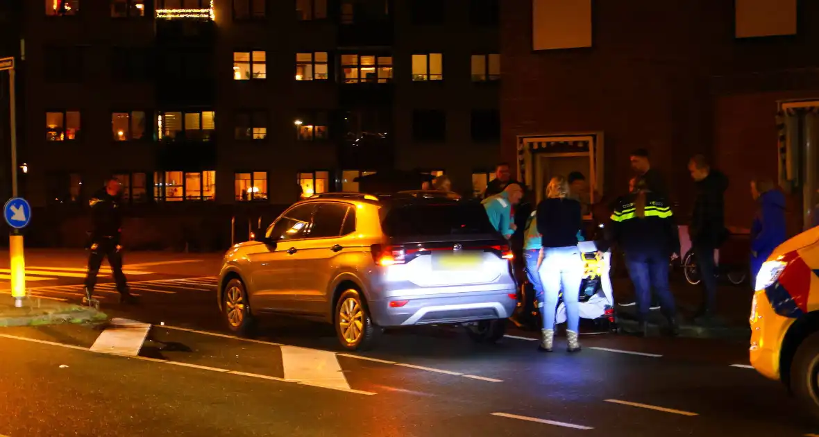 Voetganger gewond bij botsing met autospiegel - Foto 1