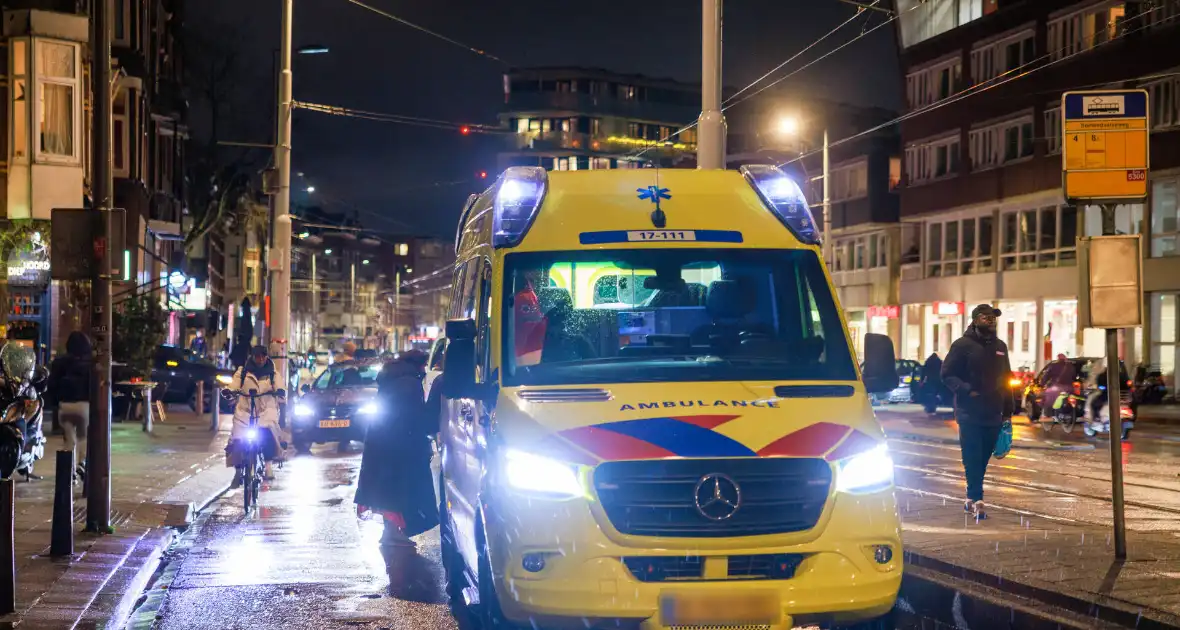 Persoon geschept bij tramhalte - Foto 3