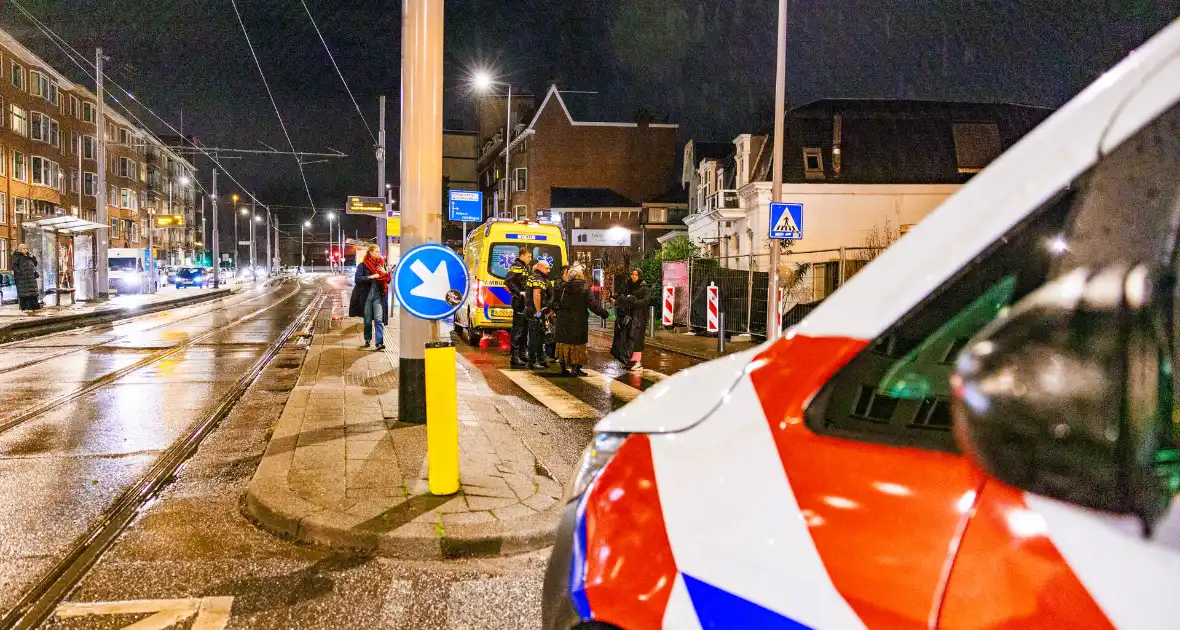 Persoon geschept bij tramhalte - Foto 4