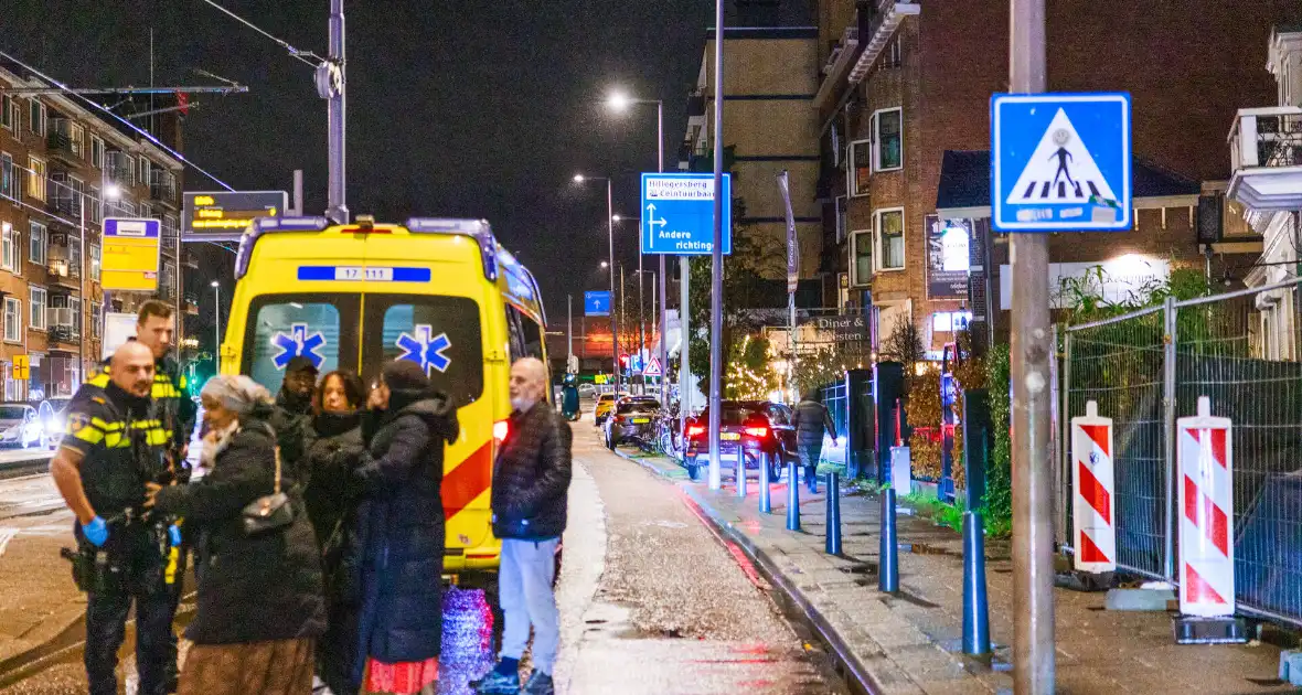 Persoon geschept bij tramhalte - Foto 7