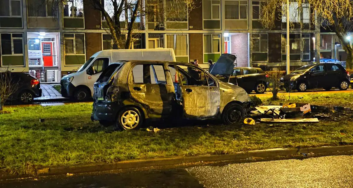 Auto voor derde keer in brand gestoken