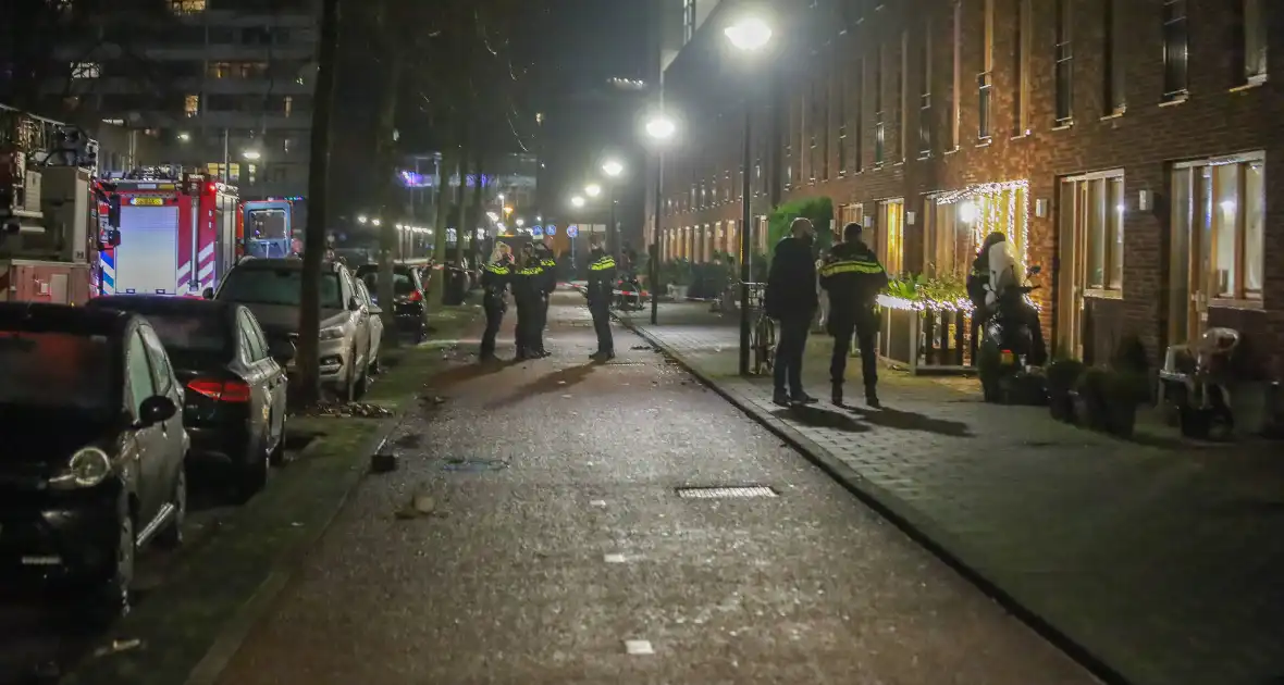 Explosie bij woning, buurtbewoners opgeschrikt - Foto 3