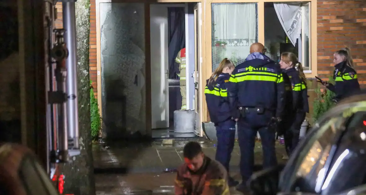 Explosie bij woning, buurtbewoners opgeschrikt - Foto 4