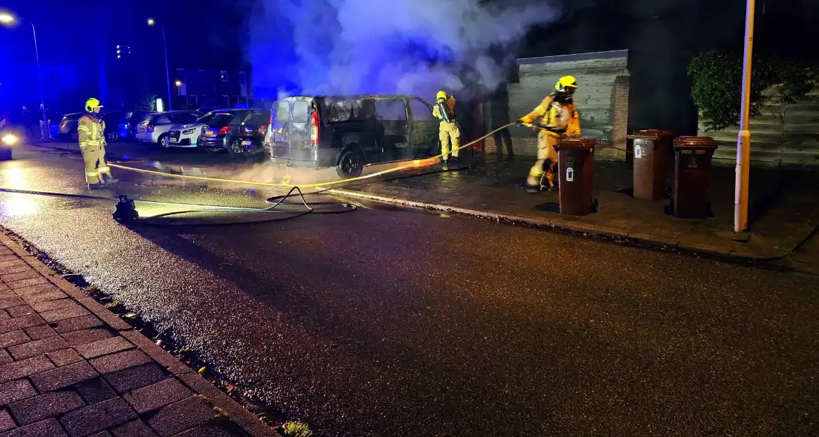 Tweede autobrand deze nacht, bestelbus verwoest - Foto 1