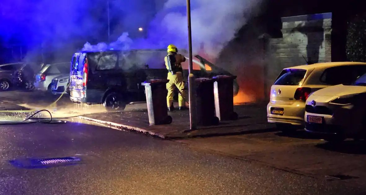 Tweede autobrand deze nacht, bestelbus verwoest - Foto 3