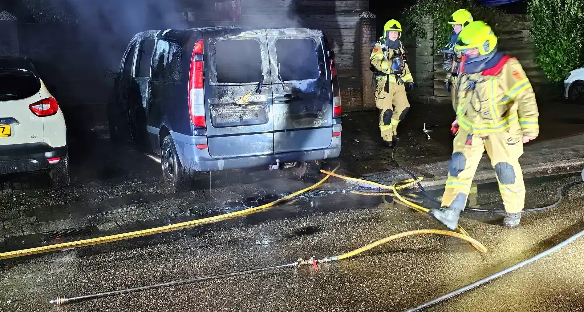 Tweede autobrand deze nacht, bestelbus verwoest - Foto 4