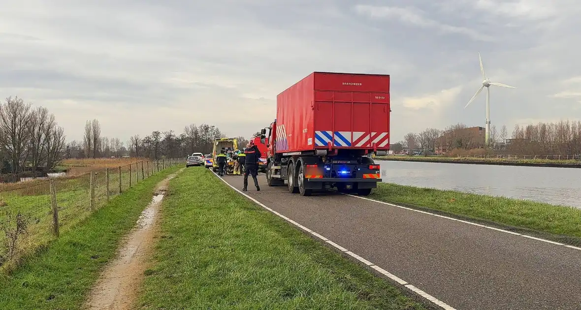 Auto te water met bestuurder in het raam - Foto 10