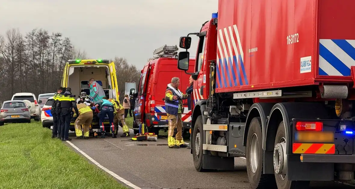 Auto te water met bestuurder in het raam - Foto 11