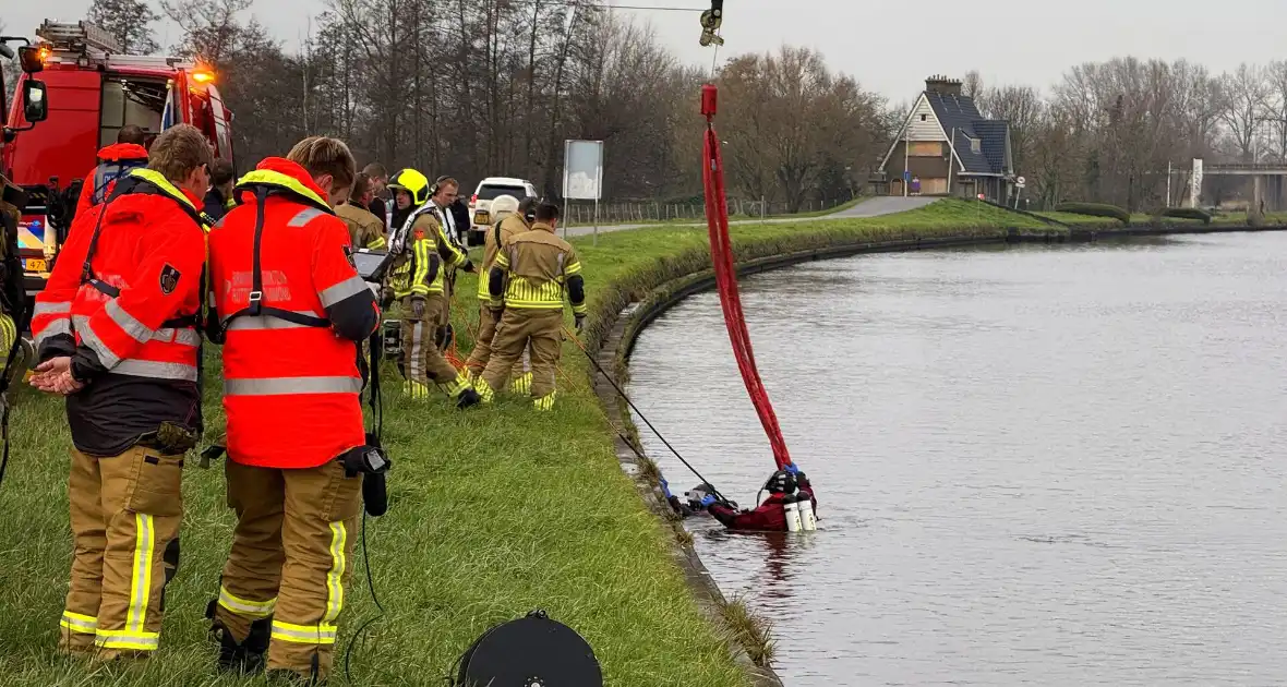 Auto te water met bestuurder in het raam - Foto 17