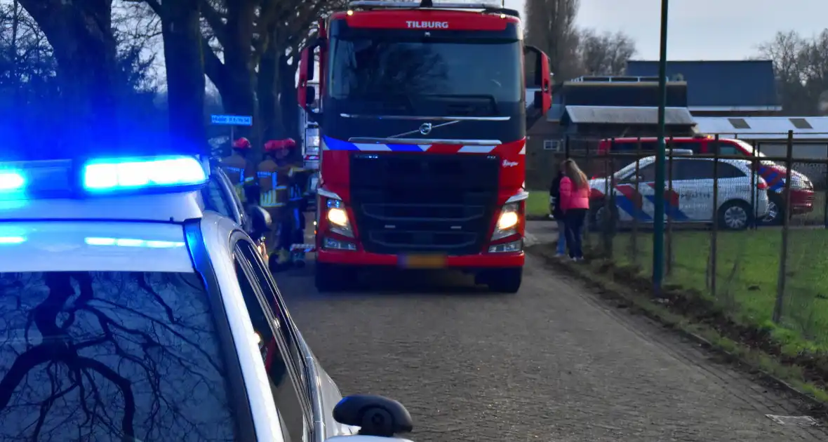 Tractor rijdt tegen woning en stort deels in - Foto 2