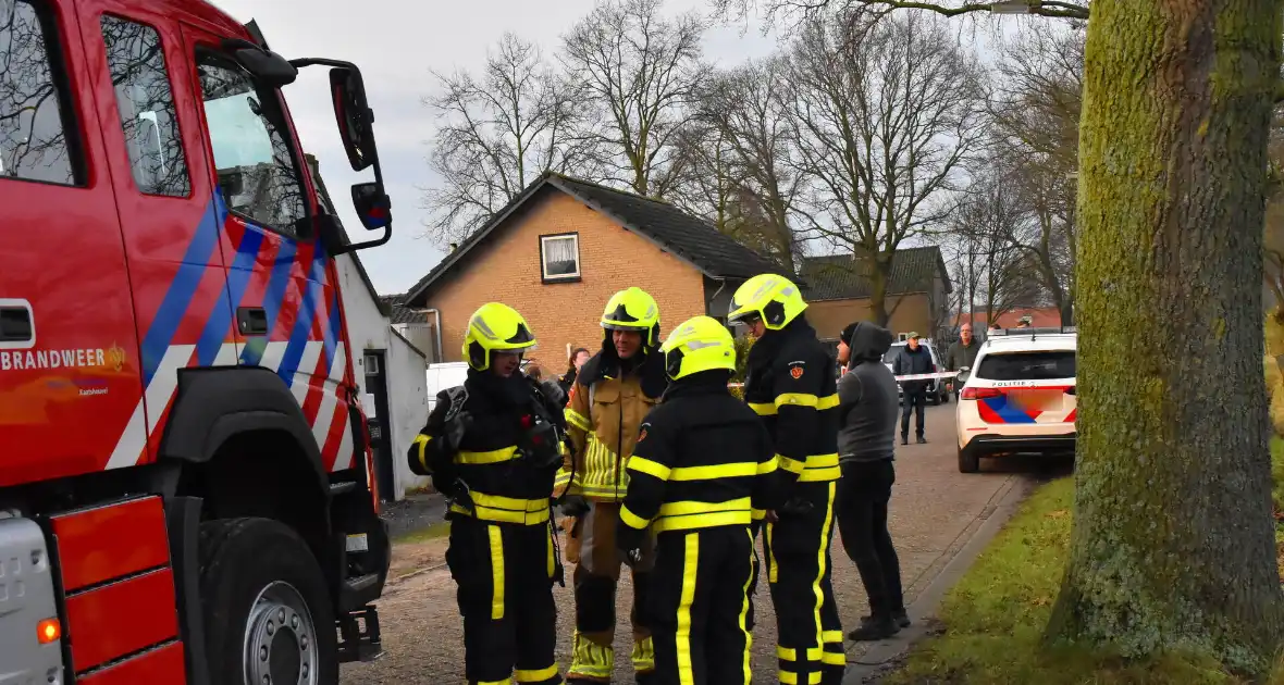 Tractor rijdt tegen woning en stort deels in - Foto 5