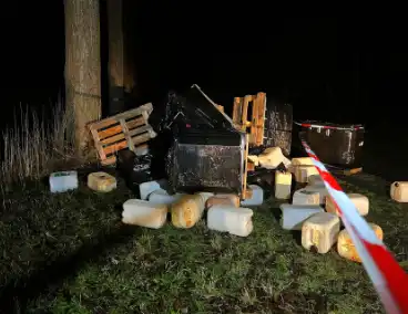 Brandweer verricht metingen bij gedumpte vaten