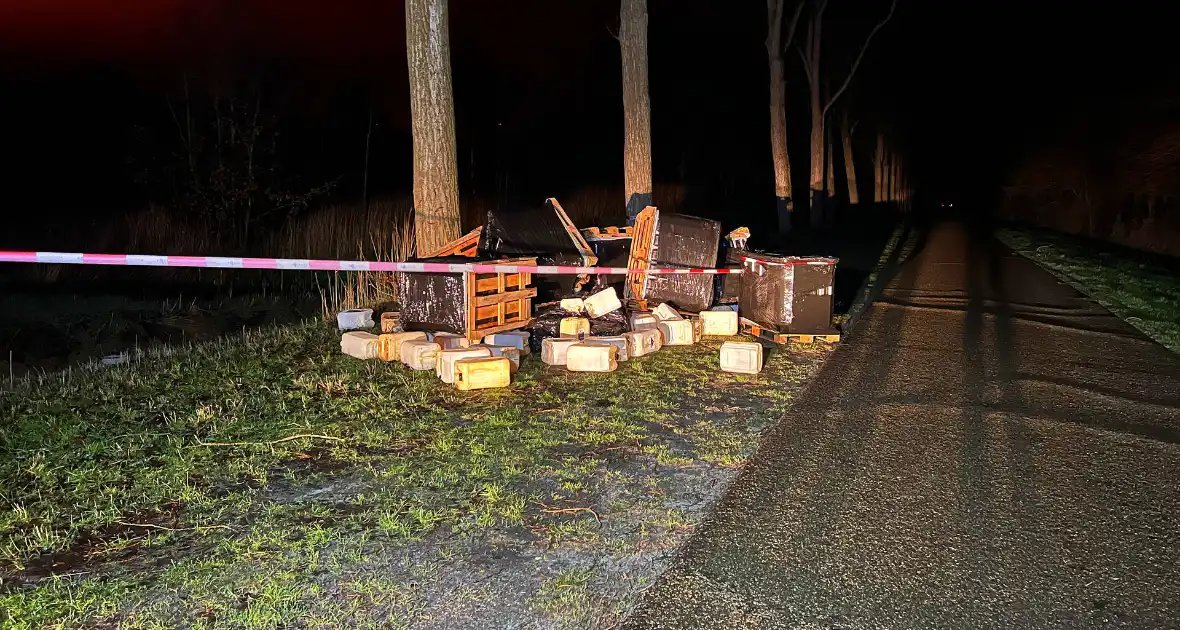 Brandweer verricht metingen bij gedumpte vaten - Foto 2