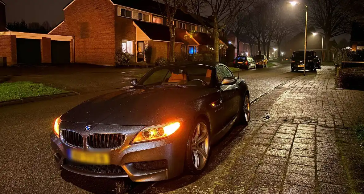 Scooterrijder en automobilist botsen met elkaar - Foto 1