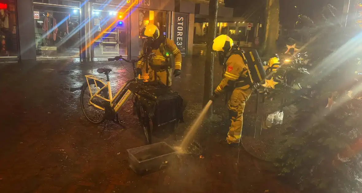 Elektrische bezorgfiets van Domino's vat vlam - Foto 5