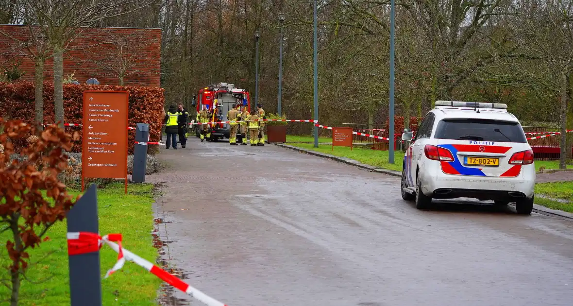 Overleden persoon aangetroffen bij begraafplaats - Foto 1