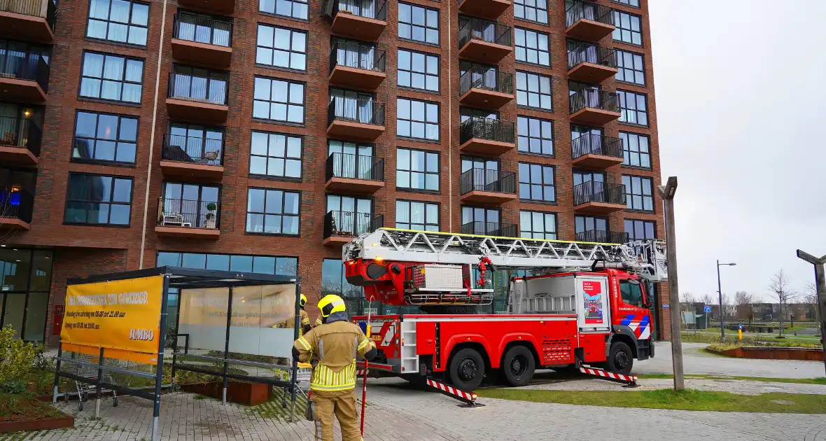 Bank op balkon dreigt te vallen