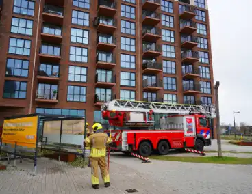 Bank op balkon dreigt te vallen