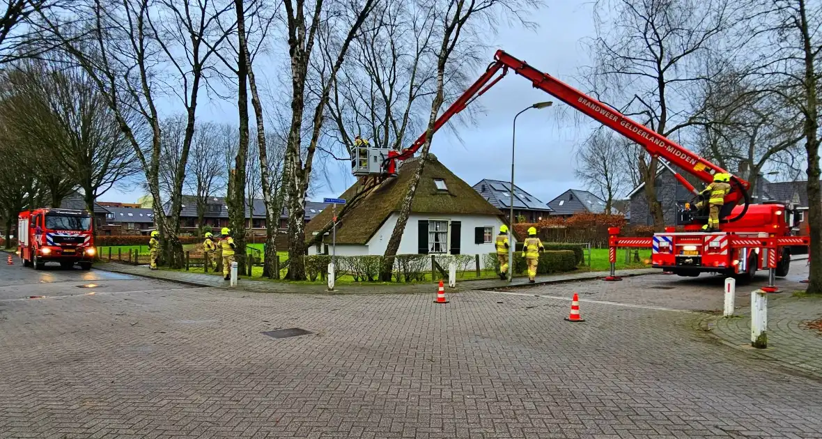 Boom tegen monumentale boerderij - Foto 4