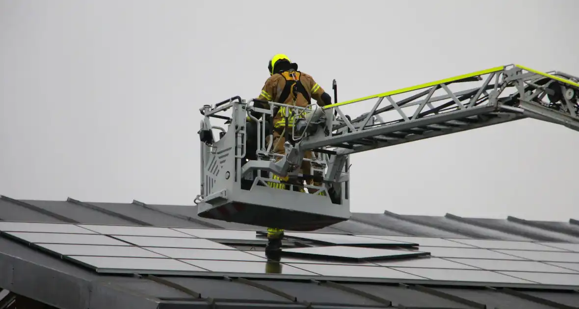 Losgeraakte zonnepanelen veilig verwijderd - Foto 7