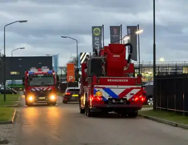 Stormschade zorgt voor loshangend bord