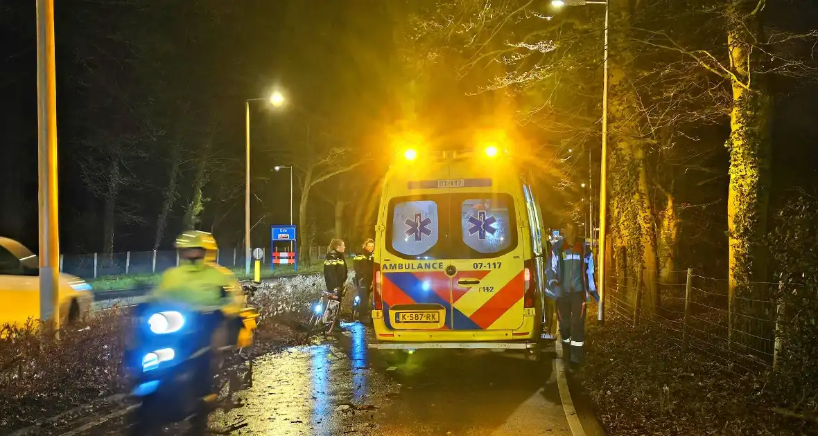 Klein kind maakt val met de fiets - Foto 2