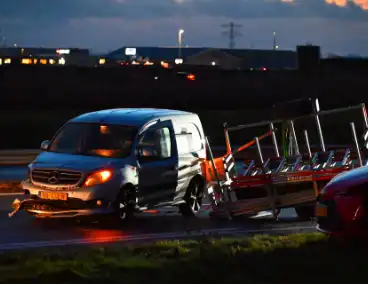 Bestelbus en auto betrokken bij botsing