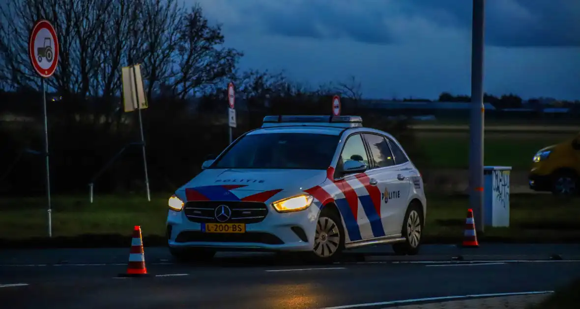 Aanrijding tussen twee voertuigen, veroorzaker rijdt door - Foto 2