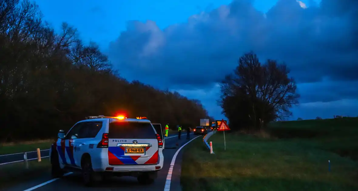 Aanrijding tussen twee voertuigen, veroorzaker rijdt door - Foto 5