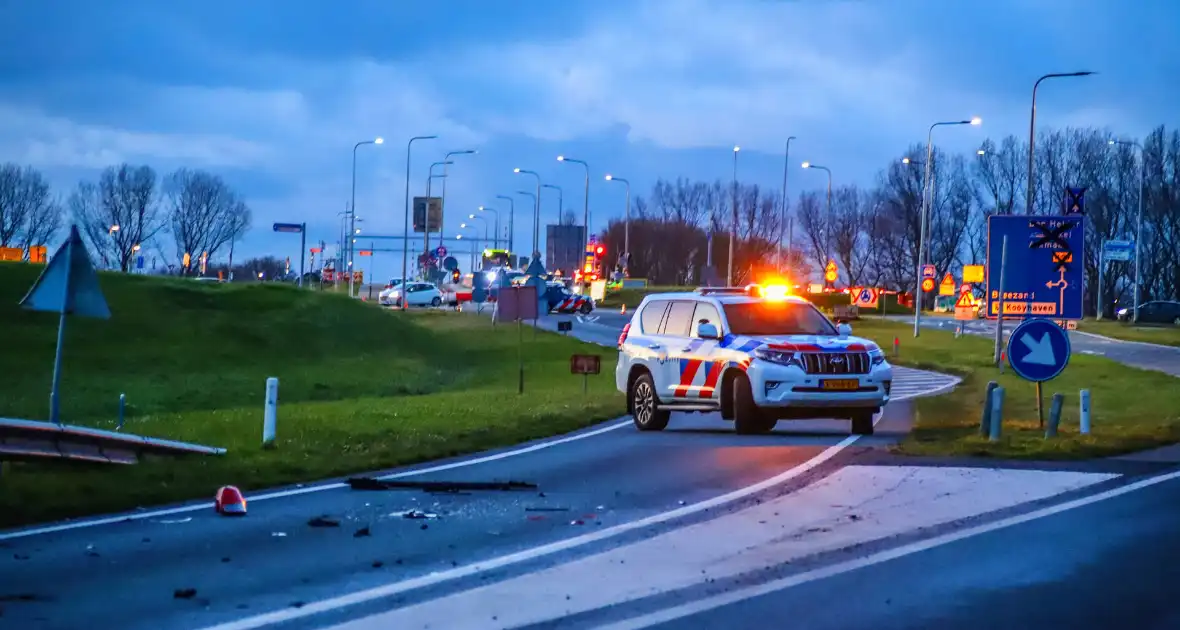 Aanrijding tussen twee voertuigen, veroorzaker rijdt door - Foto 6