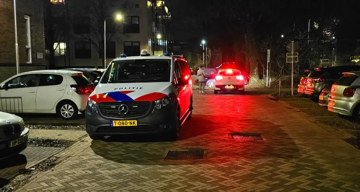 Meerdere banden lek gestoken, politie houdt verdachte aan