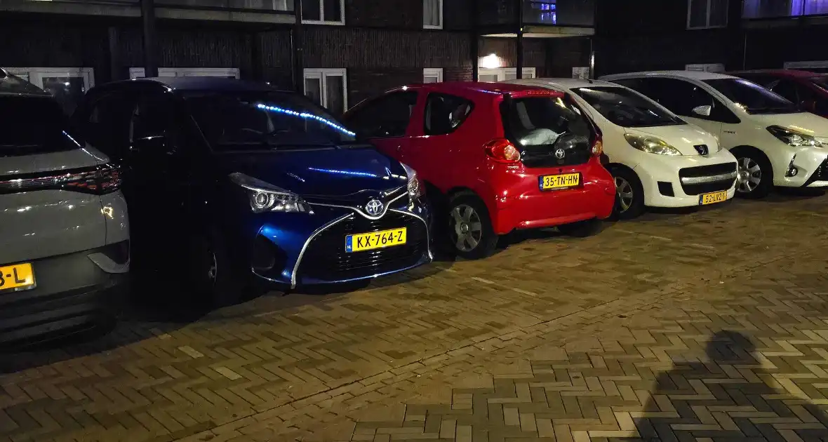 Meerdere banden lek gestoken, politie houdt verdachte aan - Foto 1