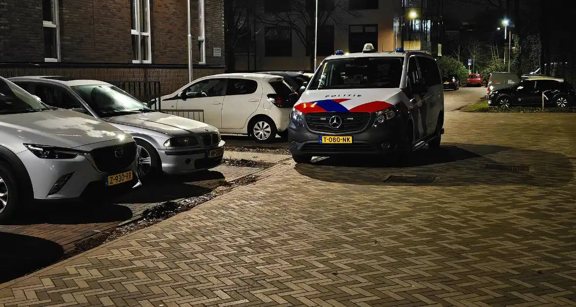 Meerdere banden lek gestoken, politie houdt verdachte aan - Foto 2