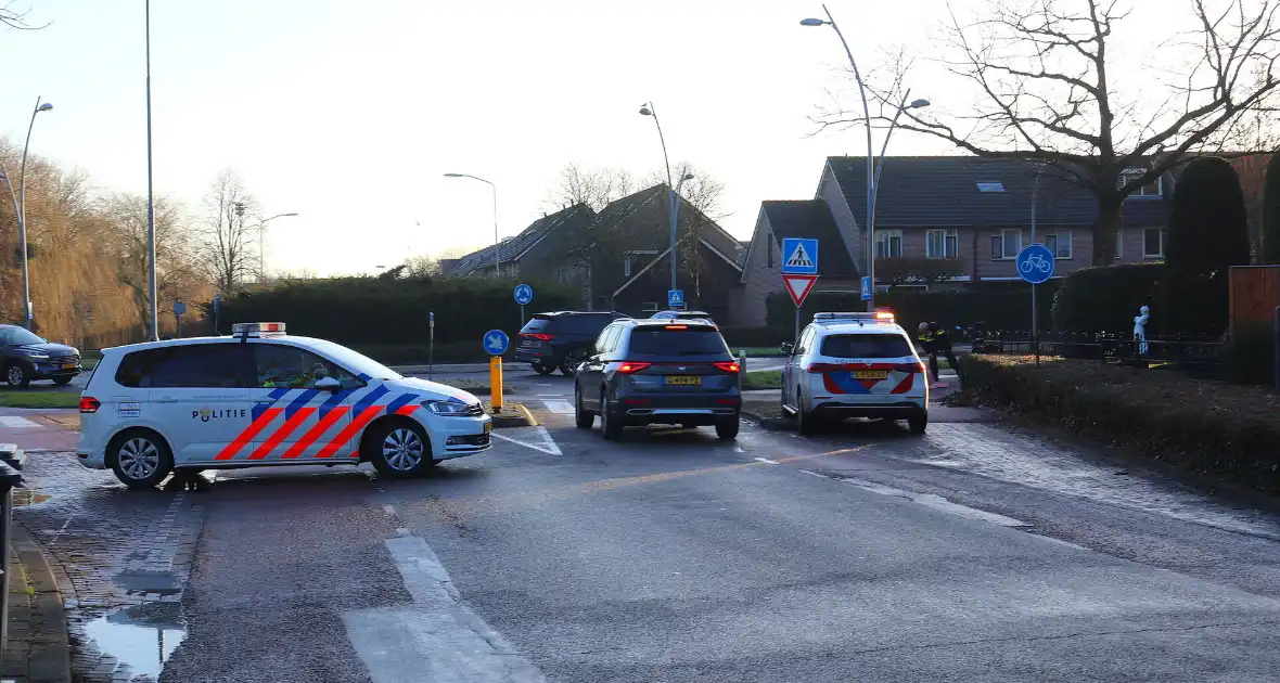 Vrouw valt op spekglad fietspad - Foto 2