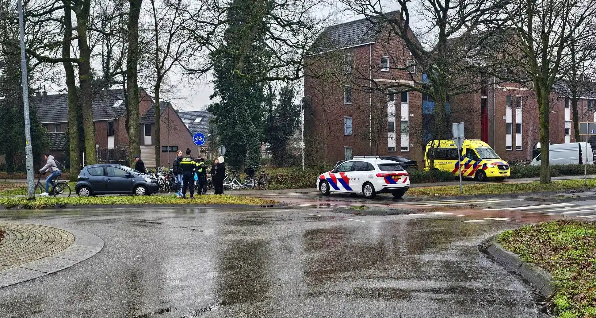 Fietser op rotonde aangereden