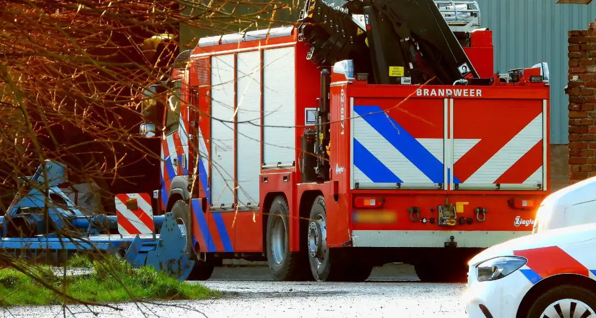 Persoon bekneld op boeren terrein