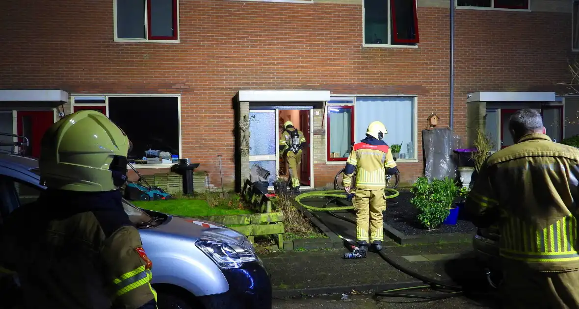 Brandweer ingezet bij woningbrand