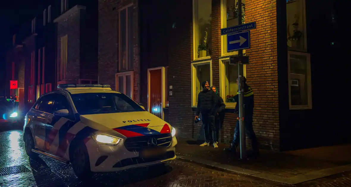 Politie treft vernield raam en inbrekerswerktuig aan