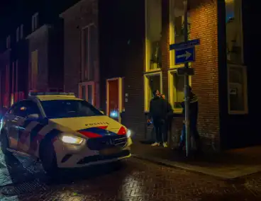 Politie treft vernield raam en inbrekerswerktuig aan