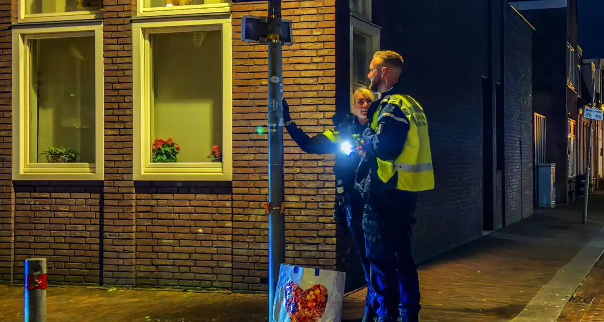 Politie treft vernield raam en inbrekerswerktuig aan - Foto 4