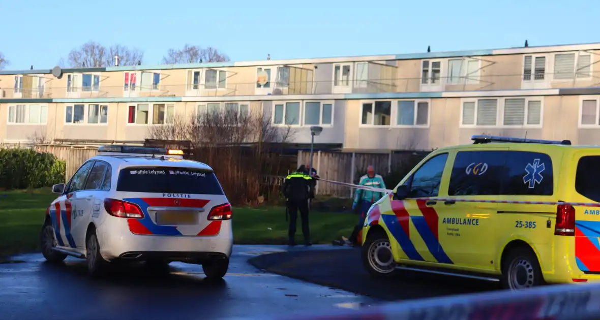 Fietser hard onderuit door glad wegdek - Foto 2