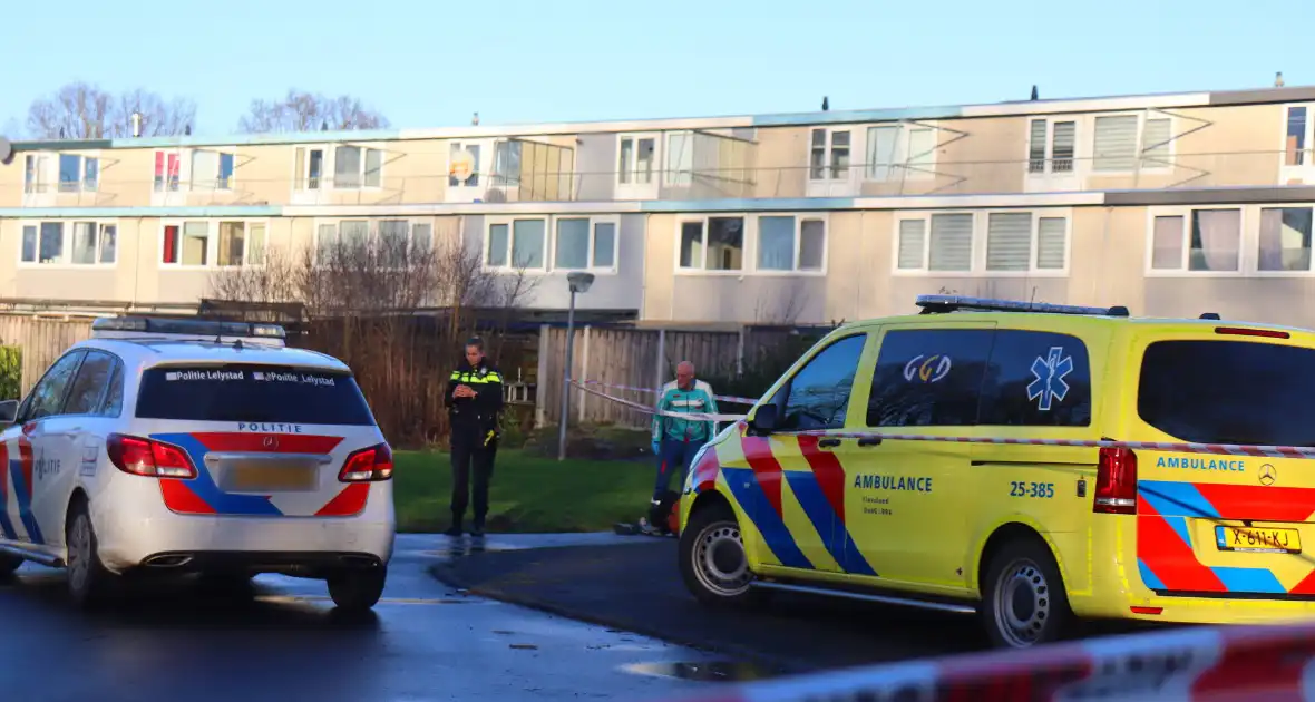 Fietser hard onderuit door glad wegdek - Foto 3