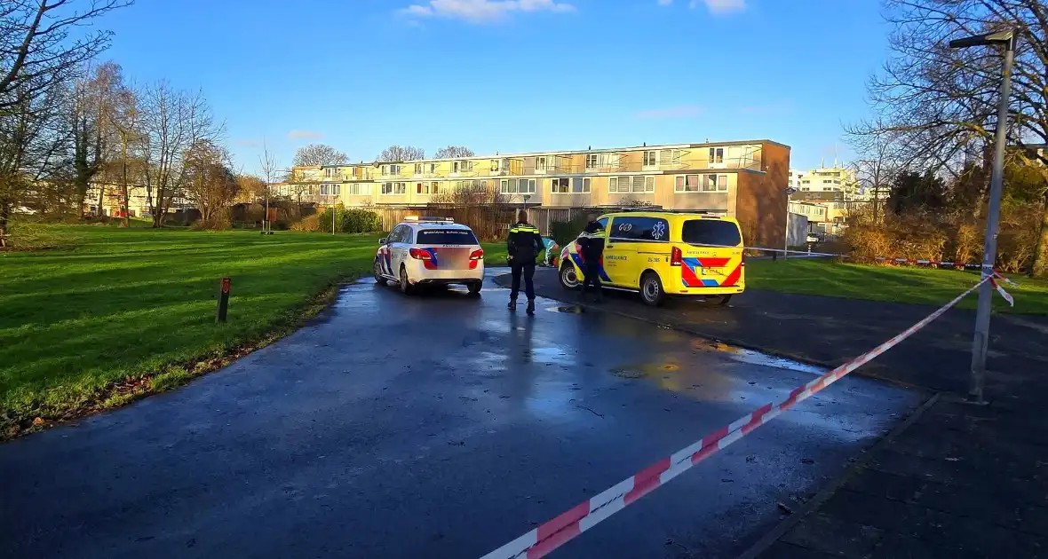 Fietser hard onderuit door glad wegdek - Foto 5