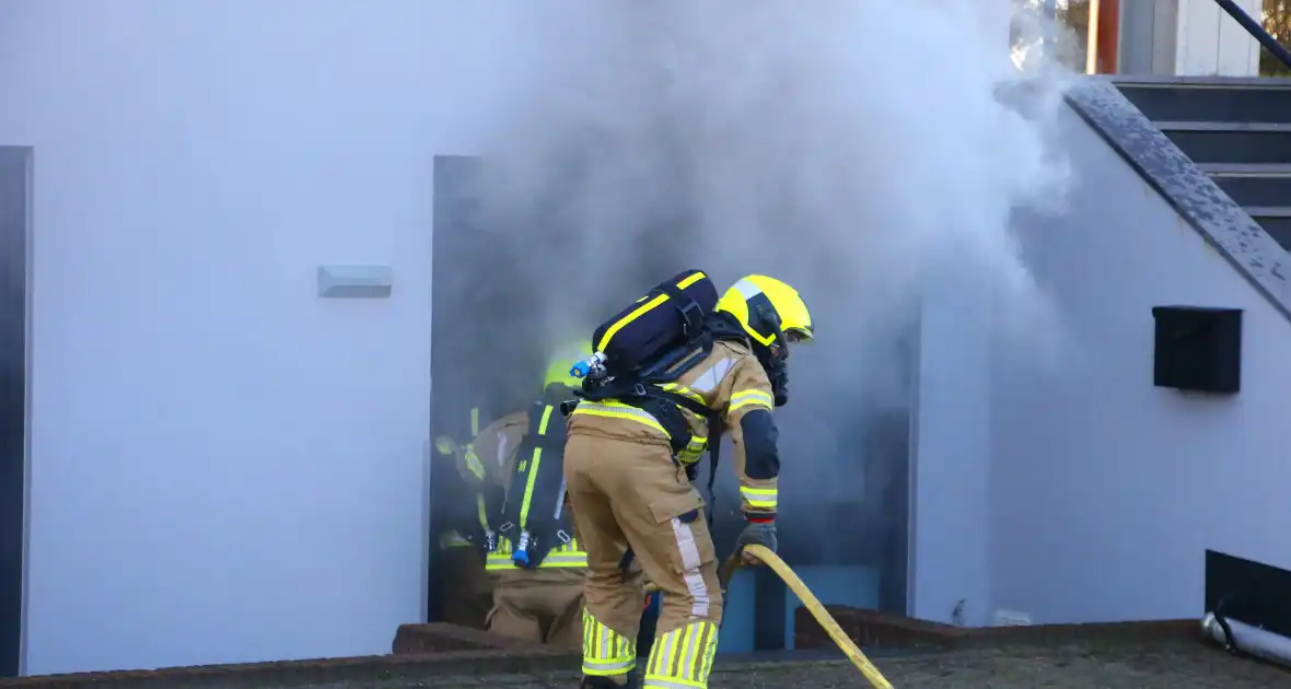 Veel rookontwikkeling bij brand in kantoorpand